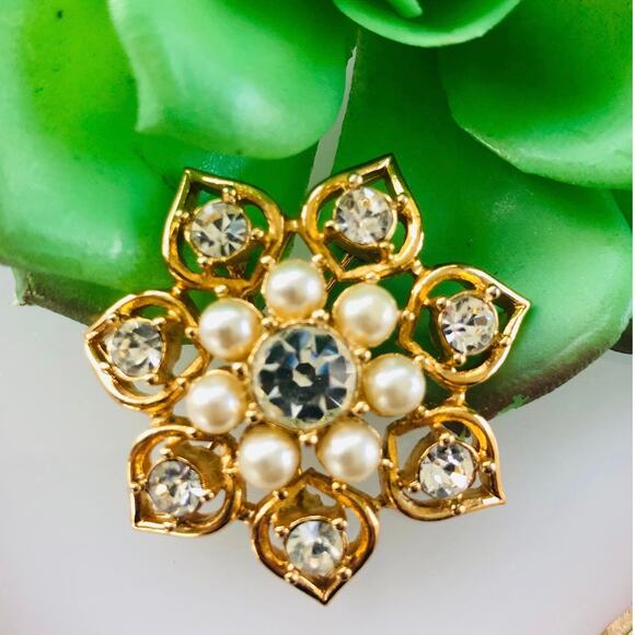 Sarah Coventry Jewelry - Vintage 1960  Sarah Coventry Rhinestone & Pearl Starlit Trio Pin Brooch